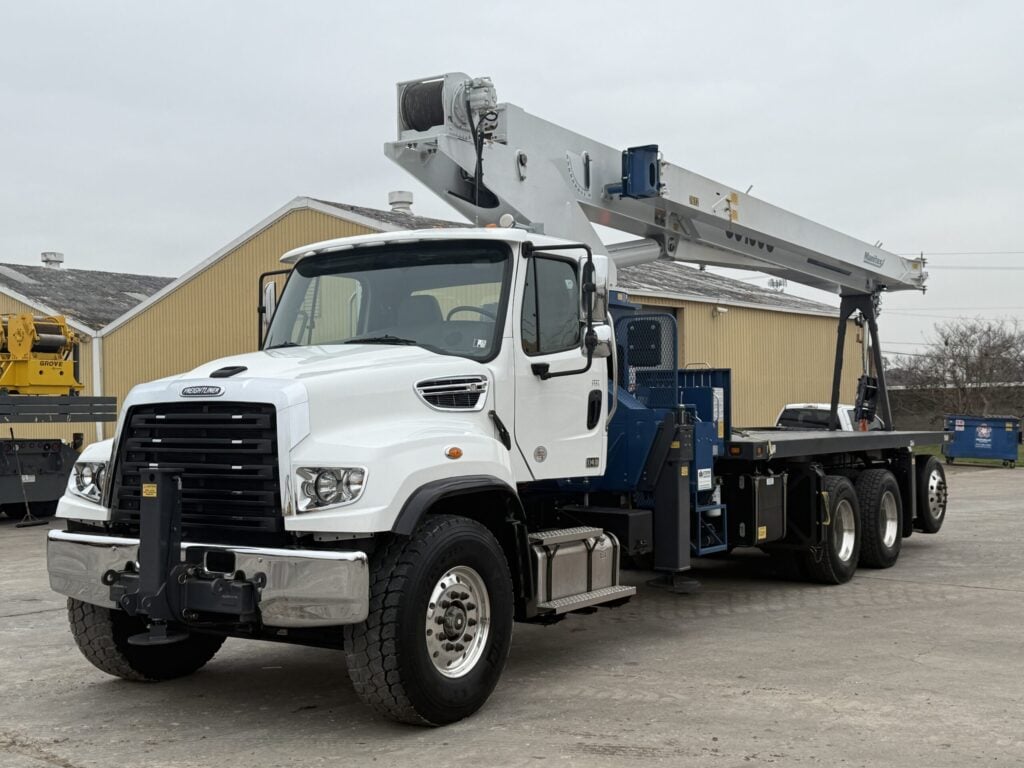 White 30-Ton Crane boom truck, a versatile piece of heavy equipment. This boom truck is ideal for lifting and moving heavy loads.